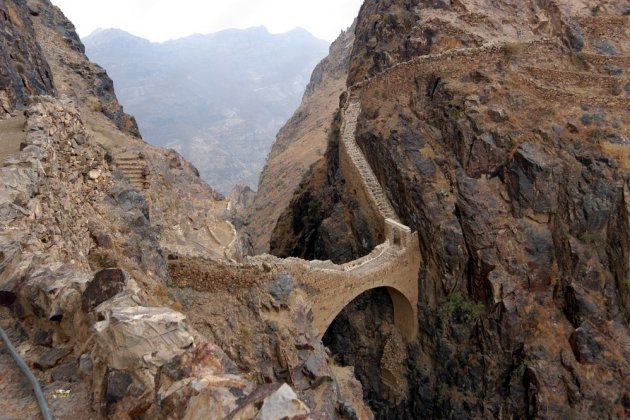 мост в деревне Шихара, Йемен